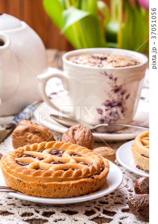 Tasty chocolate walnut tart. 37051056