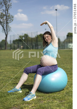 Pregnancy, sport, fitness, people and healthy  37051498