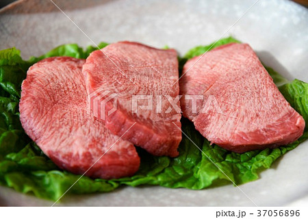 厚切り生牛タン 37056896
