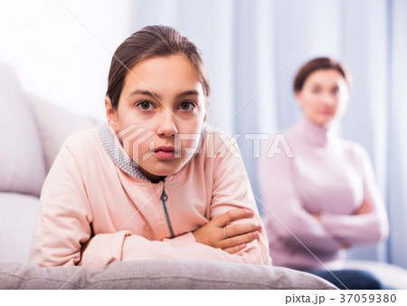 Mother and daughter take offense 37059380