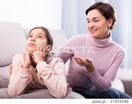 Mother asks daughter to reconcil 37059396