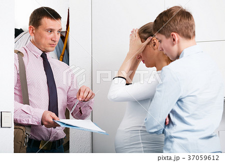 Upset family meeting social worker Upset family meeting social worker 37059612