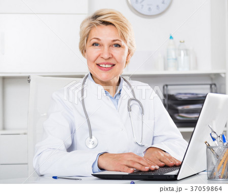 Doctor in gown waiting for patient 37059864