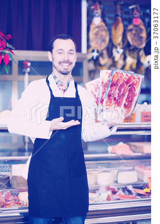 Seller offering sliced bacon 37063177