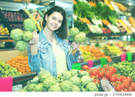 Woman choosing fruit Woman choosing fruit 37063868