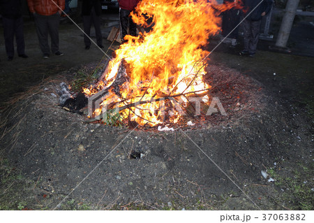 地域の神社の元旦 37063882