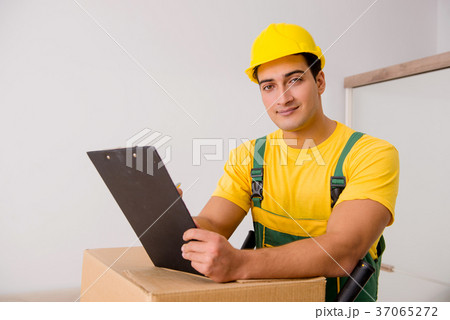 Man delivering boxes during house move 37065272