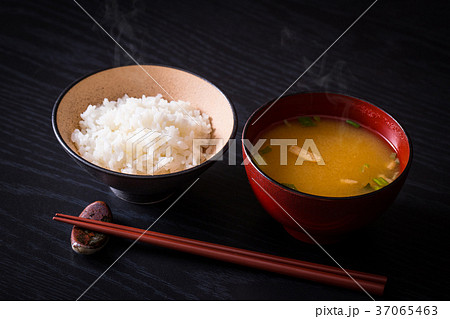 ごはんと味噌汁 37065463