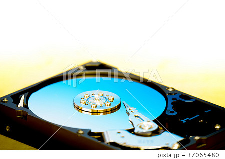 パソコンのハードディスクの内部イメージ パソコンのハードディスクの内部イメージ 37065480
