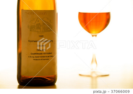 年代物のドイツワインのボトルラベル 年代物のドイツワインのボトルラベル 37066009