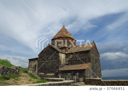 セヴァン湖の丘に建つ修道院 37066851