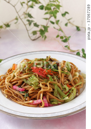 おいしそうな焼きそば おいしそうな焼きそば 37067289