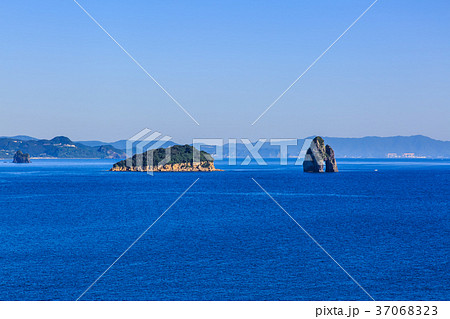 池島　菜の花ロードから大角力、母子島、小角力の眺め 37068323
