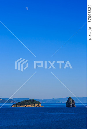 池島　菜の花ロードから大角力、母子島の眺め 37068324