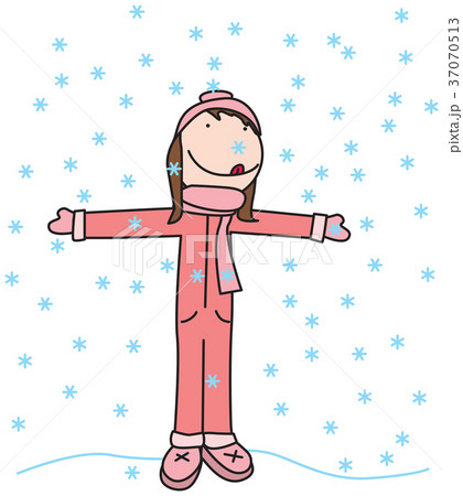 Happy kid in winter 37070513