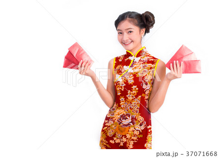 Young Asian beauty woman wearing cheongsam Young Asian beauty woman wearing cheongsam 37071668