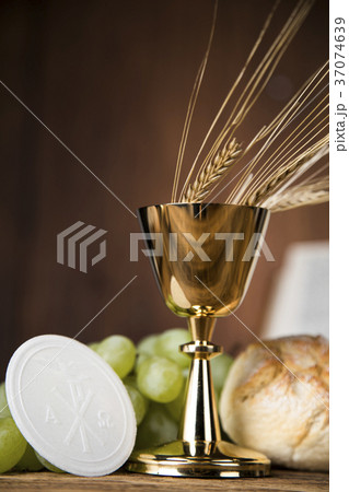 Eucharist, sacrament of communion 37074639
