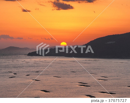 夕日　播磨灘の夕景 37075727