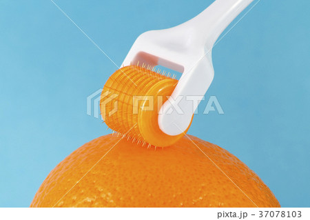 Dermaroller for medical micro needling therapy. To 37078103