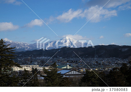 磐梯山と会津若松の街並み 磐梯山と会津若松の街並み 37080083