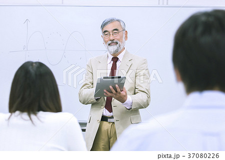 授業する先生　講師　教授 37080226