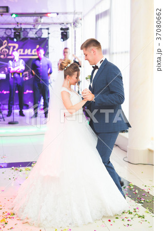 First wedding dance of newlywed couple in 37080662