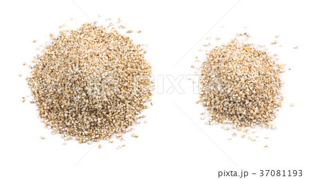 Crushed barley isolated 37081193
