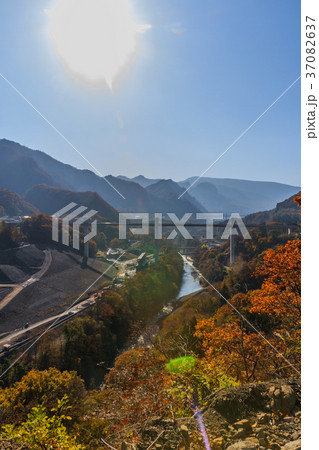 2016年秋の展望台から見た八ッ場ダム予定地の風景 37082637