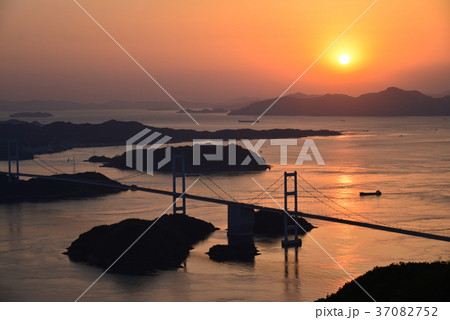 【瀬戸内しまなみ海道】来島海峡大橋夕景 37082752