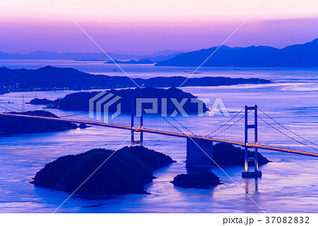 【瀬戸内しまなみ海道】来島海峡大橋　日没後 37082832
