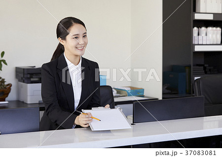 ビジネス ビジネスウーマン クリップボード 37083081