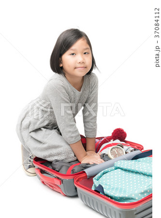 girl packing suitcases preparing for travel  37084112