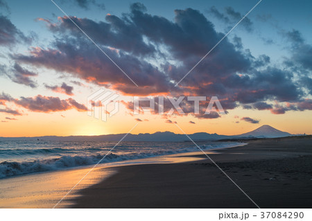Mt Fuji and sea wave in sunset at Shonan Coast Mt Fuji and sea wave in sunset at Shonan Coast 37084290
