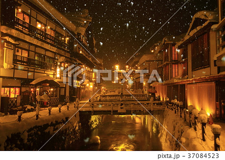 冬の銀山温泉 37084523