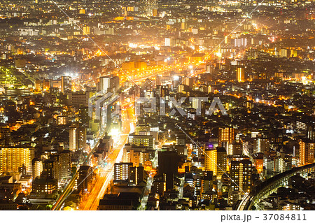幻想的な夜の街 都会の夜景 背景 幻想的な夜の街 都会の夜景 背景 37084811