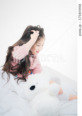 子供 女の子 女性 37084998