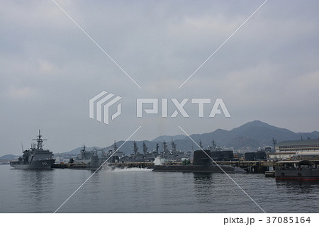 海上自衛隊・停泊中の潜水艦と駆逐艦 海上自衛隊・停泊中の潜水艦と駆逐艦 37085164