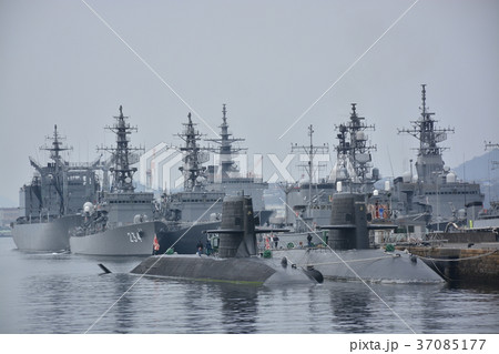 海上自衛隊・停泊中の潜水艦と駆逐艦 海上自衛隊・停泊中の潜水艦と駆逐艦 37085177