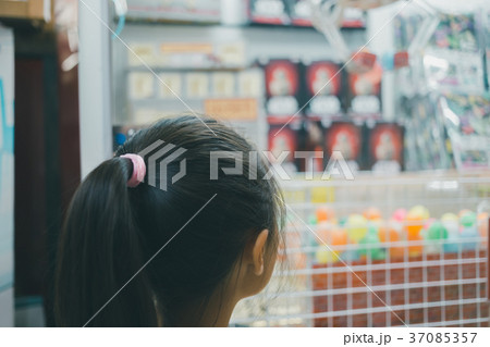 8 years old 8 years old 37085357