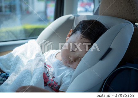 3 years old 37085358