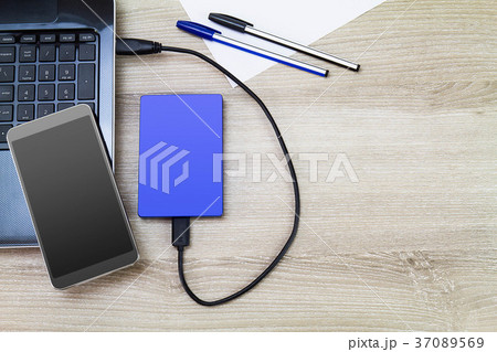 External hard drive connecting to laptop External hard drive connecting to laptop 37089569