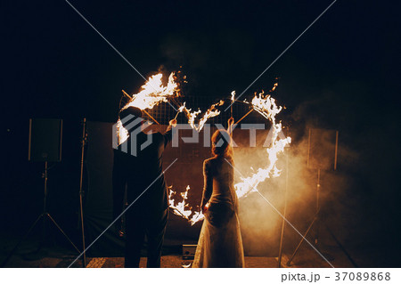 fireshow in awedding 37089868