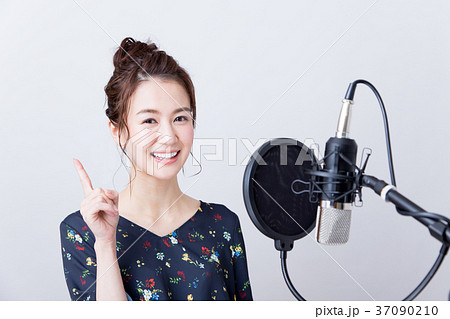 若い女性(ボーカルレッスン) 若い女性(ボーカルレッスン) 37090210