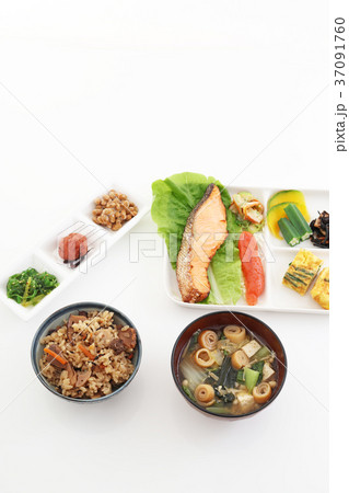 おいしそうな和風朝食 37091760