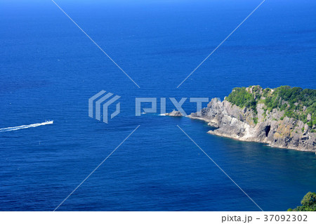 但馬御火浦の眺め 但馬漁火ラインより望む日本海と奇岩 ２ の写真素材