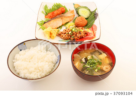 おいしそうな和風朝食 おいしそうな和風朝食 37093104