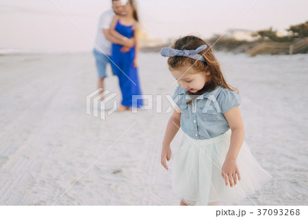 beautiful family on the beach 37093268