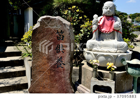 満福寺境内の笛供養の碑 37095883
