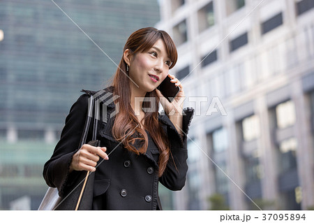 日本人のビジネスウーマン 37095894