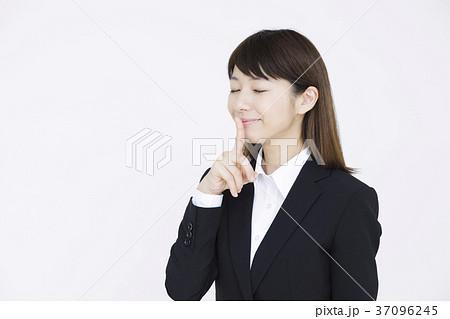 若いビジネスウーマン 若いビジネスウーマン 37096245